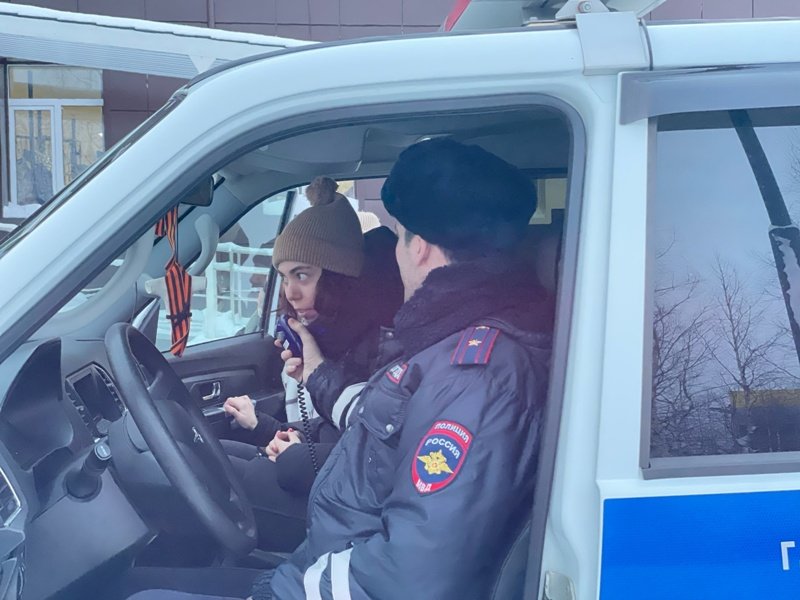 В Радужном полицейские познакомили студентов политехнического колледжа со своей профессией