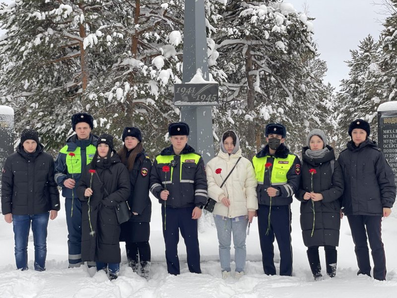 Полицейские Радужного приняли участие в памятных мероприятиях, посвящённых Дню воинской славы России