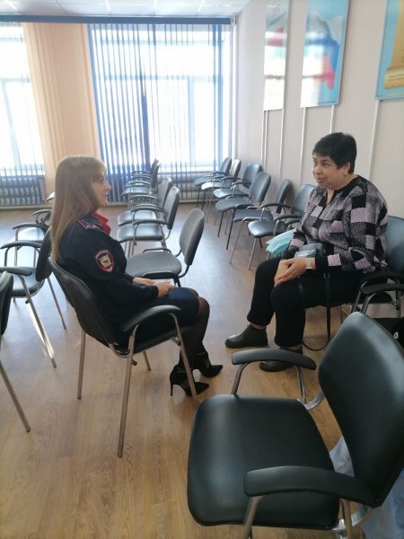 В Радужном полицейские встретились с гражданами, прибывшими из новых регионов России
